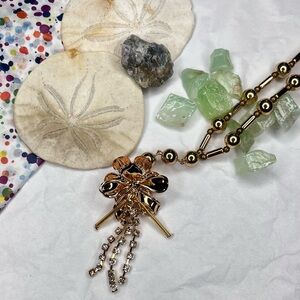 Gold Floral Pendant Necklace